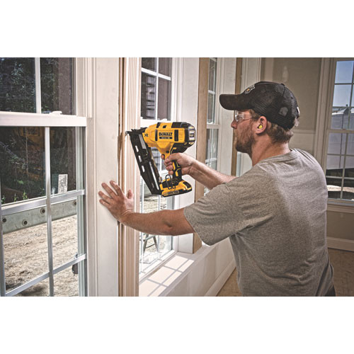 DEWALT DEW-DCN660D1 20V MAX 16ga Angled Brushless Cordless Finish Nailer Kit -2AH Kit