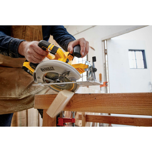 DEWALT DEW-DCS570P1 20V MAX 7-1/4in Cordless Brushless Circular Saw 5.0Ah Kit