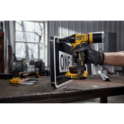 DEWALT DEW-DCF403D1 20V MAX XR Brushless 3/16in Rivet Tool Kit