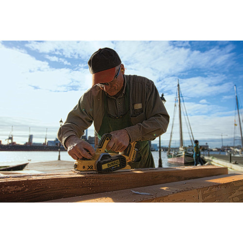 DEWALT DEW-DCBP520C-DCP580B 20V MAX XR 5.0Ah Starter Kit + DCP580B Planer Bare Tool
