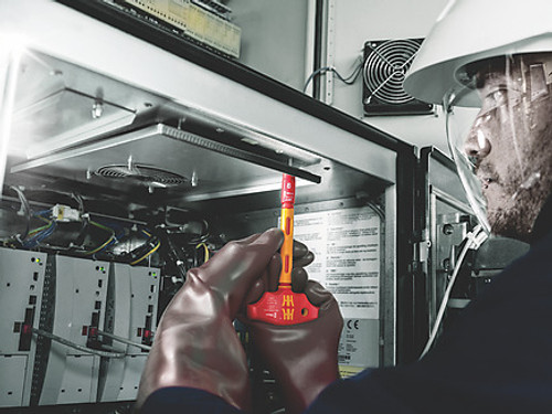 Wera Tools Wera-05005121001 VDE-Insulated T-Handle Adapter Screwdriver With Ratchet Functionality For 1/4in Sockets