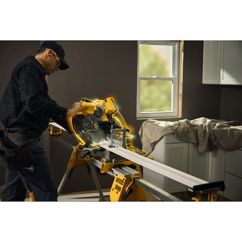 DEWALT DEW-DCS714WW1 20V MAX XR 10in Double Bevel Fixed Miter Saw 8.0Ah Kit