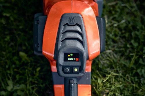 Husqvarna HUSQ-970666519 542i XP 40V Battery 16in Rear-Handle Chainsaw 9.0Ah Kit