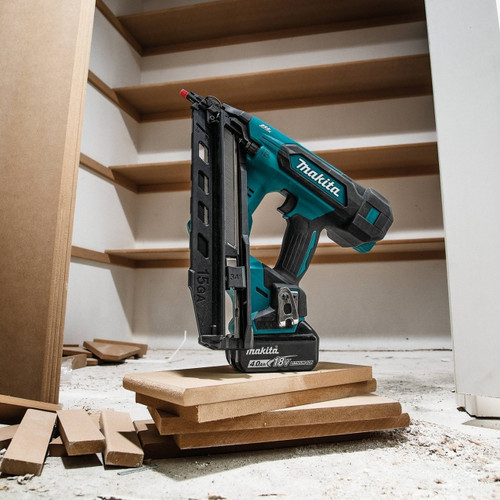 Makita MAK-DBN620Z DBN620Z 18V LXT Brushless 34Deg 15Ga Angled Finishing Nailer Bare Tool