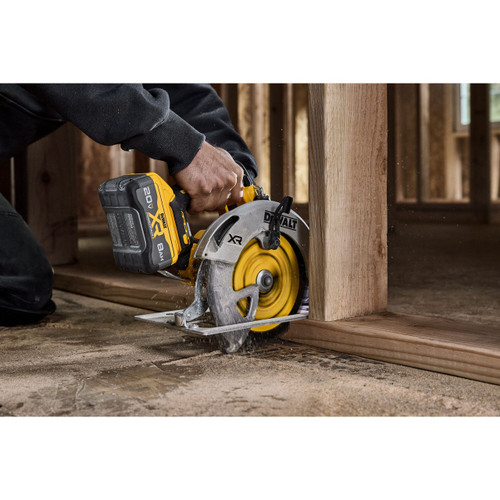 20V MAX XR 5.0Ah Starter Kit + DCS590B Circular Saw Bare Tool
