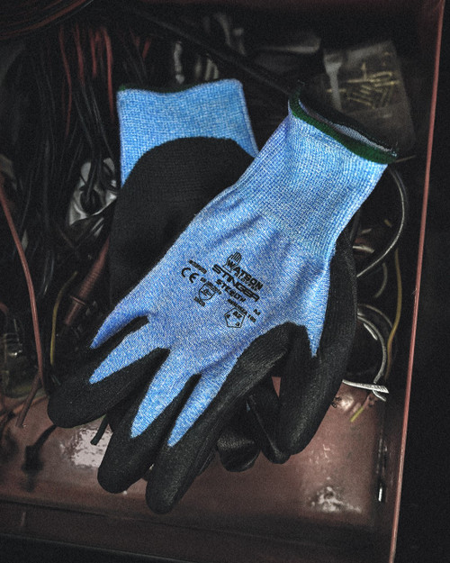 Watson Gloves 359 Stealth Stinger work glove in use