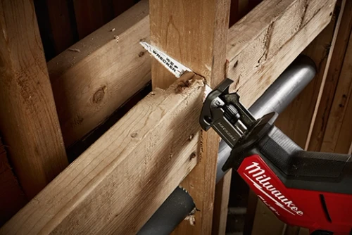 Milwaukee The WRECKER blade cutting nail embedded wood