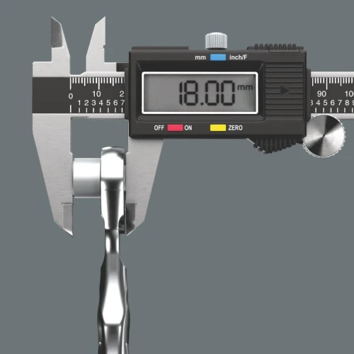 Wera Zyklop Mini 2 ratchet with low-profile 8790 FA socket in tight space
