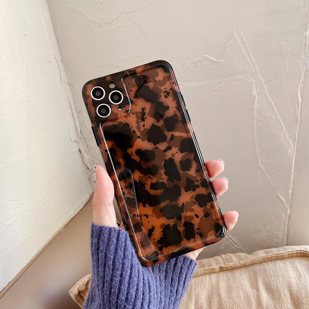 Retro Luxury Amber Leopard Print Wrist Chain Phone Case For iPhone