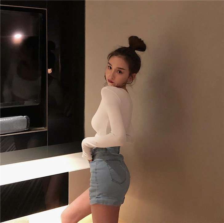 RETRO STYLE CHIC HIGH WAIST DENIM SHORTS - Cosmique Studio RETRO STYLE CHIC HIGH WAIST DENIM SHORTS - Cosmique Studio