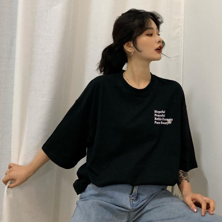 AESTHETIC STYLE DAISY PRINTED TEE - Cosmique Studio AESTHETIC STYLE DAISY PRINTED TEE - Cosmique Studio