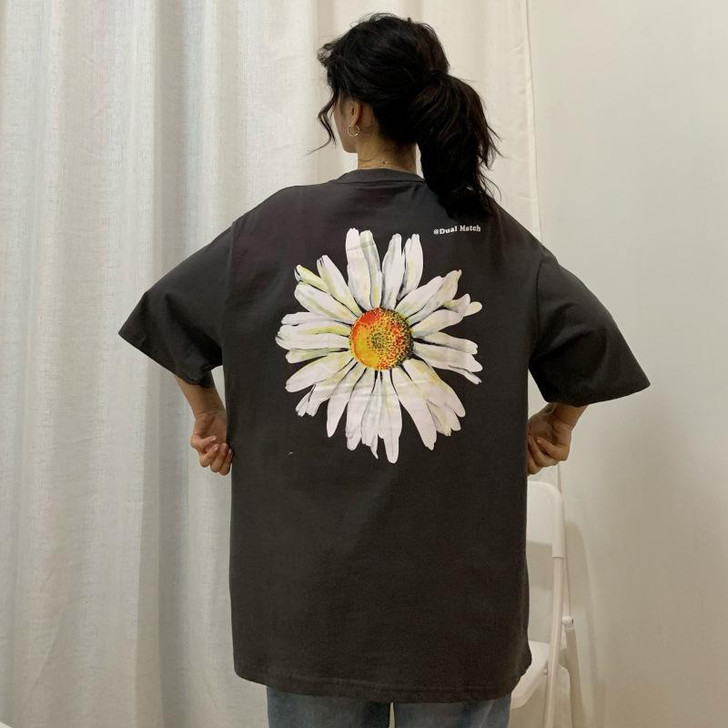 AESTHETIC STYLE DAISY PRINTED TEE - Cosmique Studio AESTHETIC STYLE DAISY PRINTED TEE - Cosmique Studio