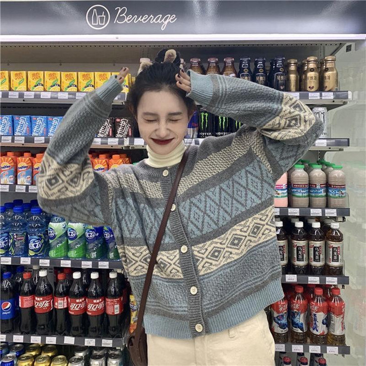 VINTAGE STRIPED KNITTED SWEATER-aesthetic-clothing-cosmiquestudio.com VINTAGE STRIPED KNITTED SWEATER-aesthetic-clothing-cosmiquestudio.com