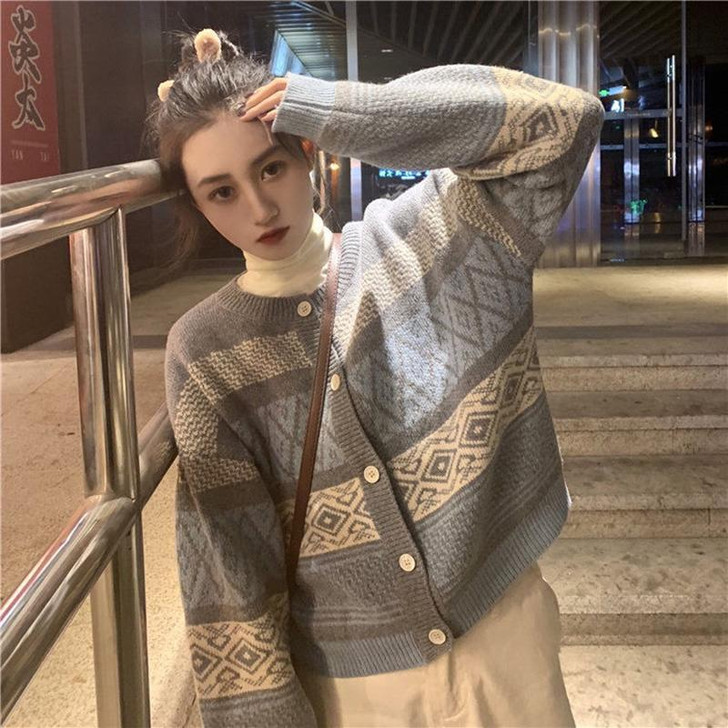 VINTAGE STRIPED KNITTED SWEATER-aesthetic-clothing-cosmiquestudio.com VINTAGE STRIPED KNITTED SWEATER-aesthetic-clothing-cosmiquestudio.com