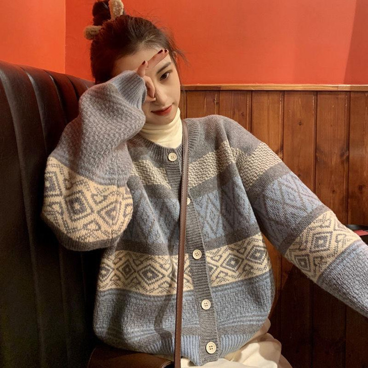 VINTAGE STRIPED KNITTED SWEATER-aesthetic-clothing-cosmiquestudio.com VINTAGE STRIPED KNITTED SWEATER-aesthetic-clothing-cosmiquestudio.com