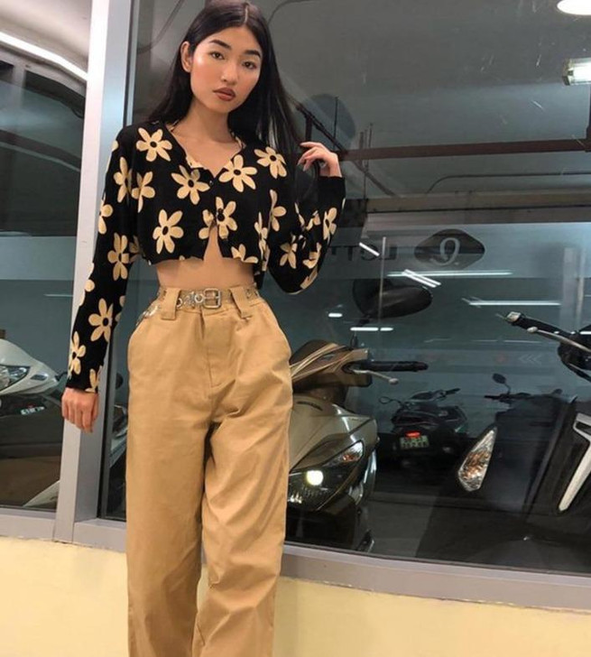SOFT GIRL DAISY CROP TOP - Cosmique Studio - Aesthetic Outfits SOFT GIRL DAISY CROP TOP - Cosmique Studio - Aesthetic Outfits