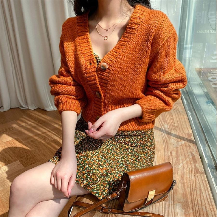 VSCO AESTHETIC CROPPED CARDIGAN - Cosmique Studio VSCO AESTHETIC CROPPED CARDIGAN - Cosmique Studio