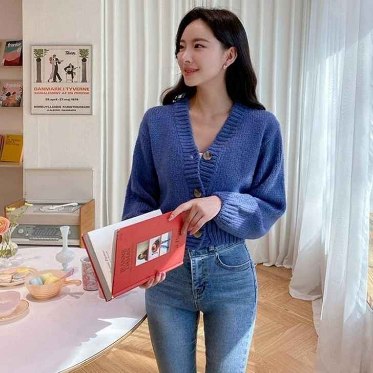 VSCO AESTHETIC CROPPED CARDIGAN - Cosmique Studio VSCO AESTHETIC CROPPED CARDIGAN - Cosmique Studio