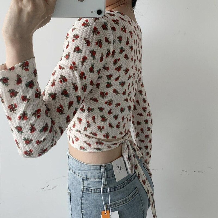 INDIE AESTHETIC FLORAL LONG SLEEVE BEIGE CROP TOP - Cosmique Studio INDIE AESTHETIC FLORAL LONG SLEEVE BEIGE CROP TOP - Cosmique Studio
