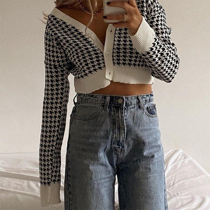 Y2K AESTHETIC KNITTED CROP BLACK SWEATER Y2K AESTHETIC KNITTED CROP BLACK SWEATER