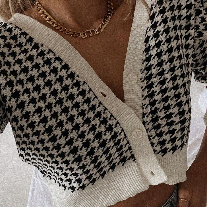Y2K AESTHETIC KNITTED CROP BLACK SWEATER Y2K AESTHETIC KNITTED CROP BLACK SWEATER