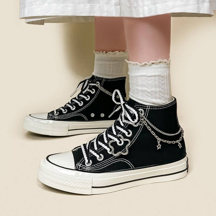 Soft grunge style black/white lace-up, high top, classic canvas with star chains