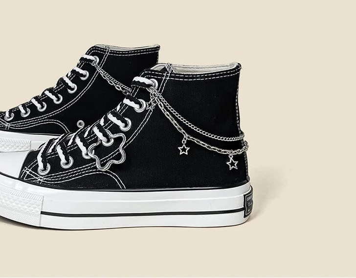 Soft grunge style black/white lace-up, high top, classic canvas with star chains