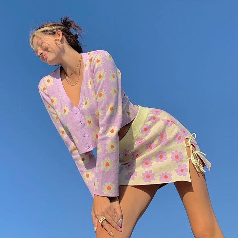 SOFT GIRL DAISY LILAC CROP SWEATER - Cosmique Studio