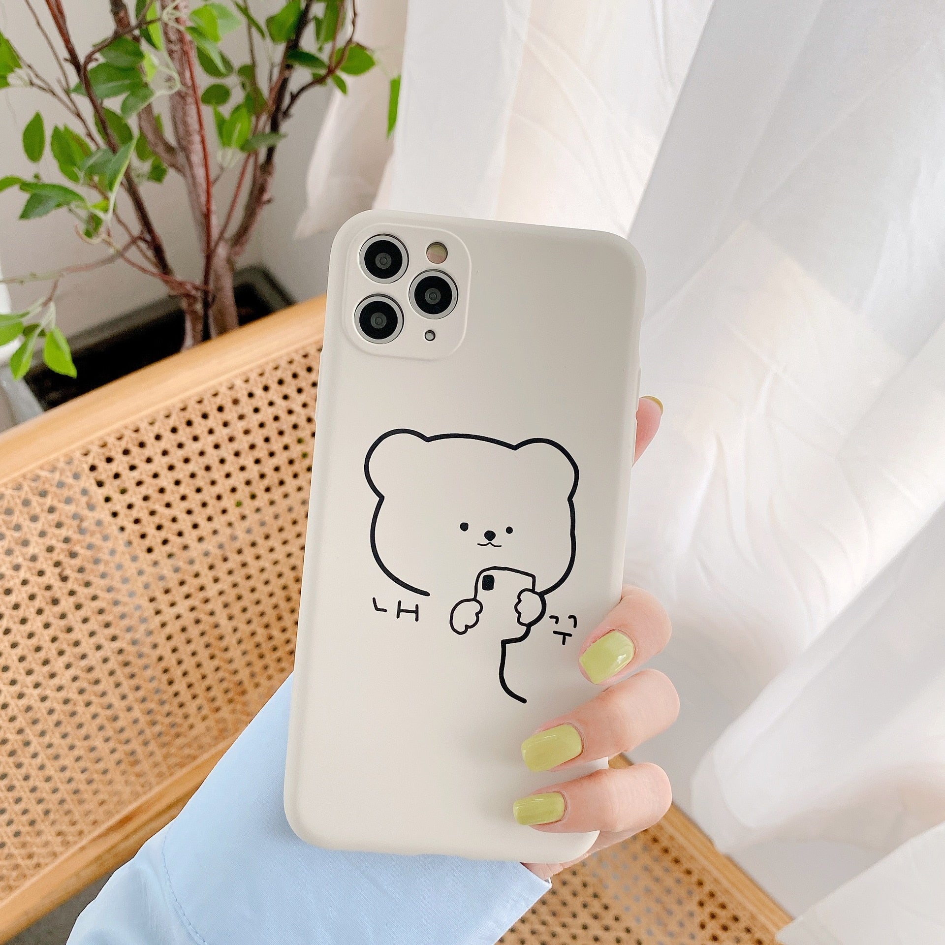 MINIMAL CUTE BEAR DESIGN WHITE PHONE CASE