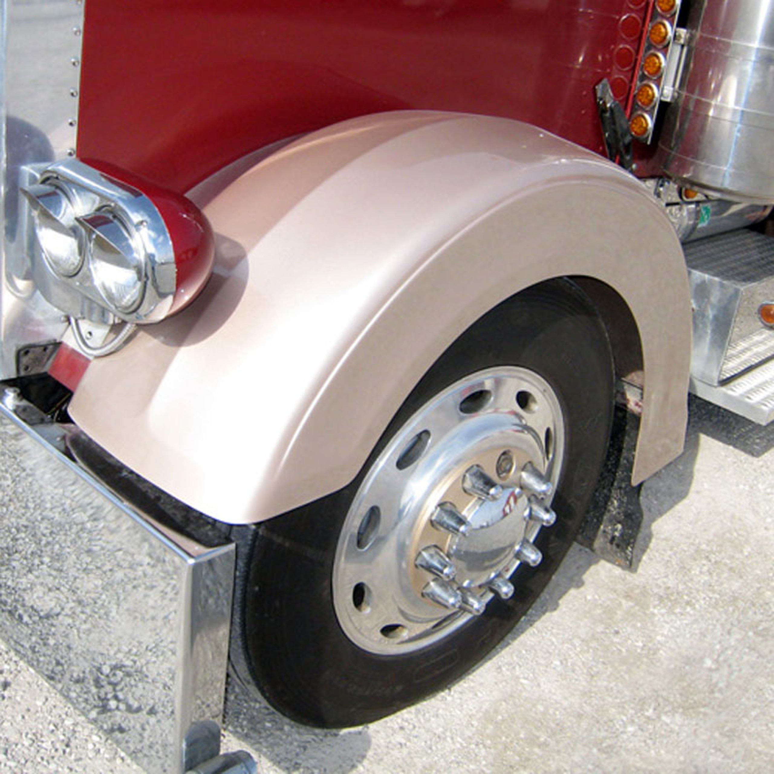 Peterbilt 379 Ribbed Fiberglass Front Fender Set - Raney's Truck Parts