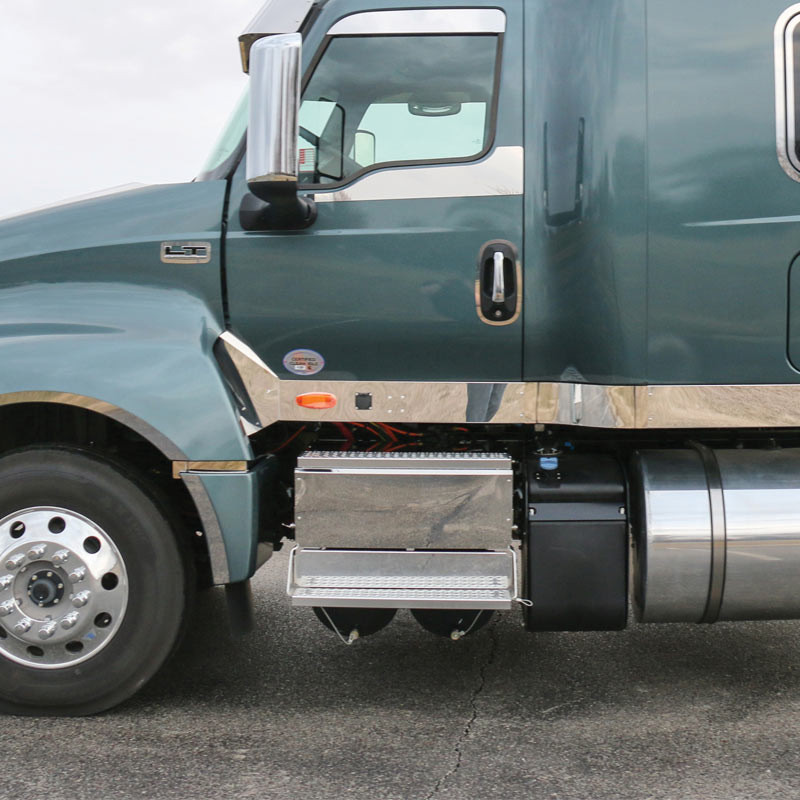 IHS518 RH Battery Box Side Cover Fits International