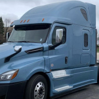 Freightliner Cascadia 2018+ Chrome Mirror Covers On Truck