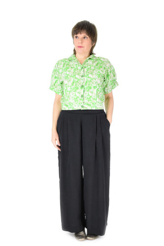 Kitty Crop Blouse, M/L Lime Floral