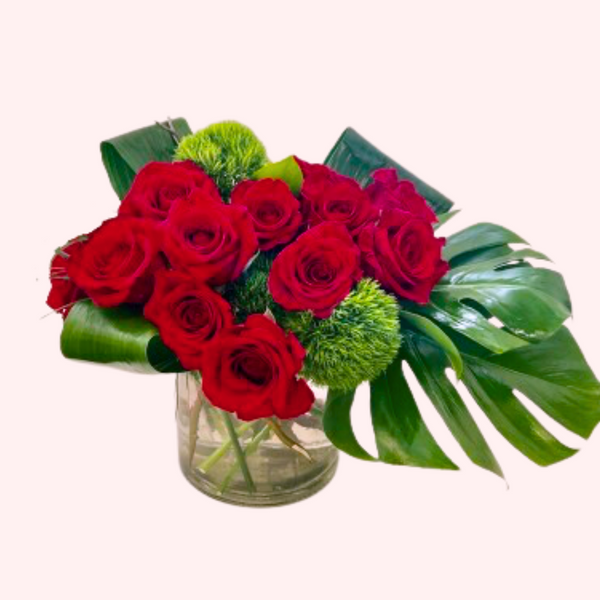 Fancy Dozen Roses — El Paso florist arrangement