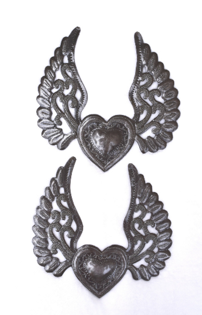 Set of 2 hearts with wings
