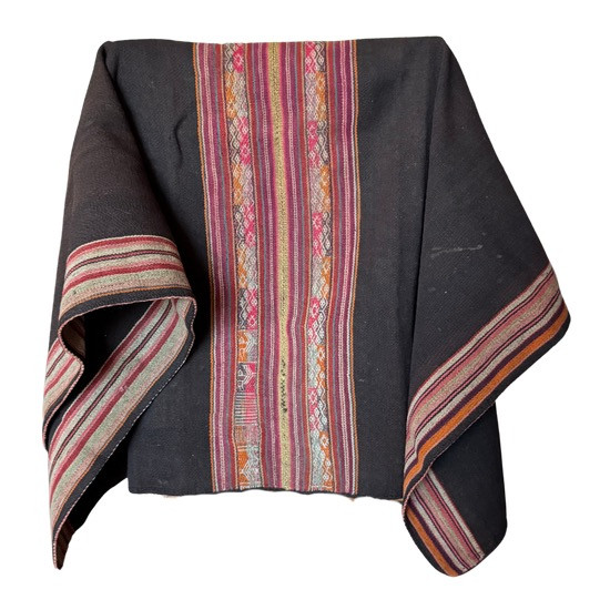 This Vintage Manta is from Kaka Chaca a village in Oruro, Altiplano
