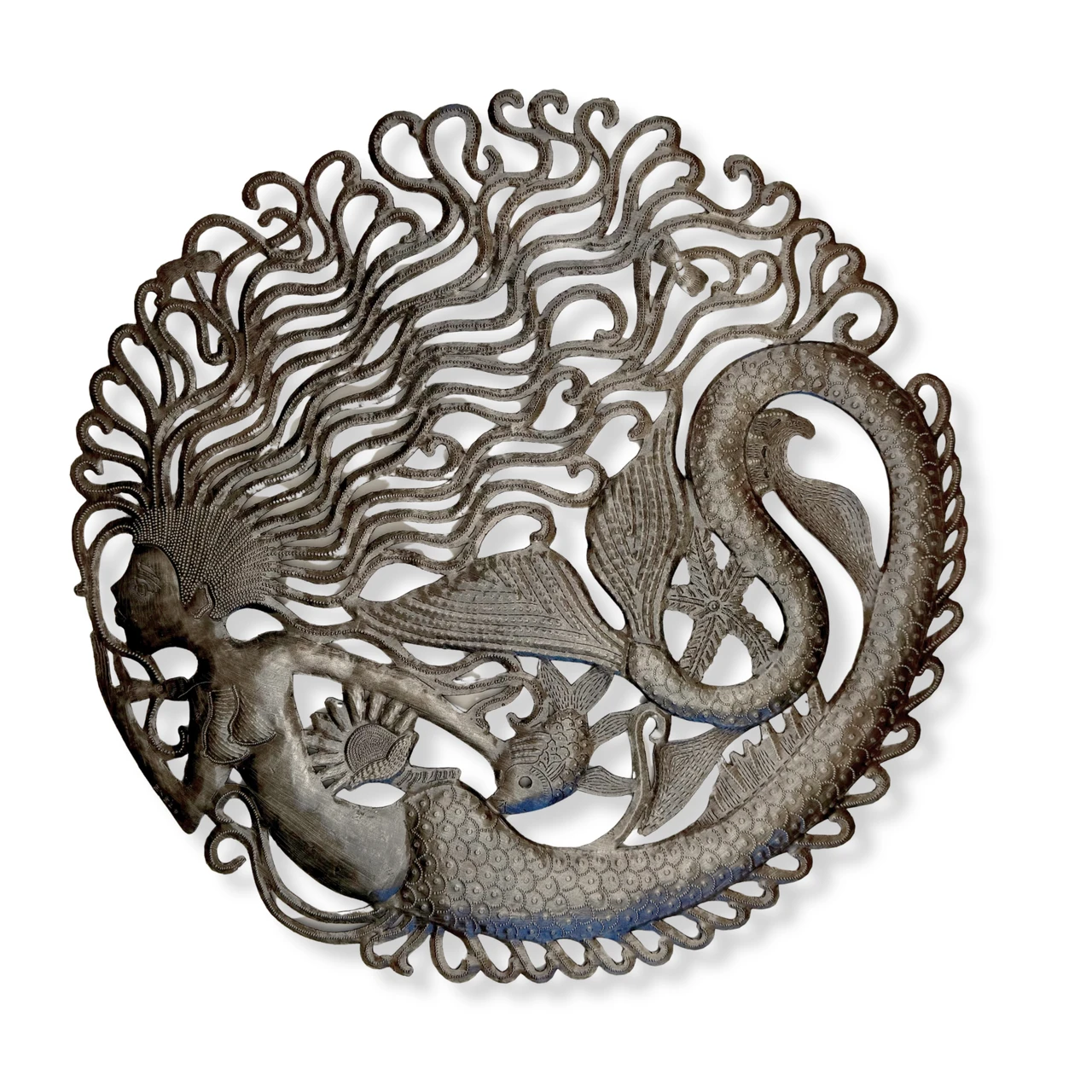 MERMAID METAL WALL ART – A dramatic 23-inch round wall sculpture featuring a flowing mermaid surrounded by ocean-inspired details. An artistic focal point for coastal homes, beach houses, bathrooms, bedrooms and living spaces.