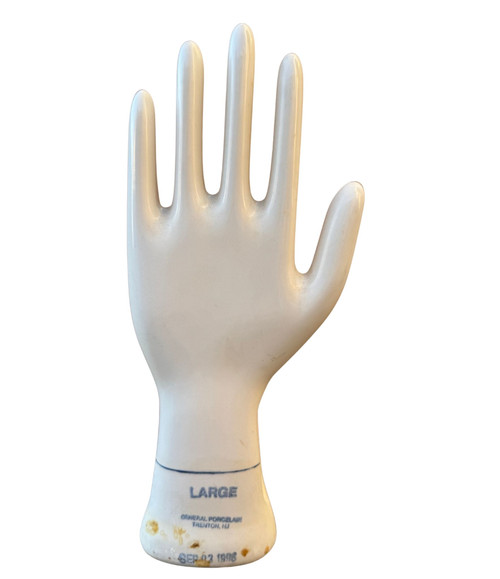 Glove factory mold
Ceramic glove mold
Industrial porcelain
Manufacturing mold
Display hand
Sculptural hand