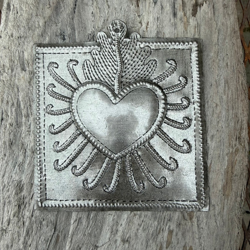 recycled steel wall art
folk art heart
boho heart decor
handmade metal heart