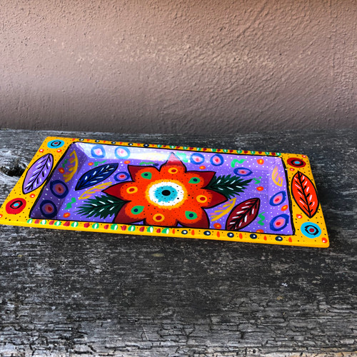 Latin American folk art
Painted wood bowl
Rectangular wooden bowl