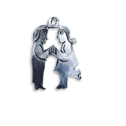 Pewter Magnet, Kissing Couple  1 1/2" x 1"