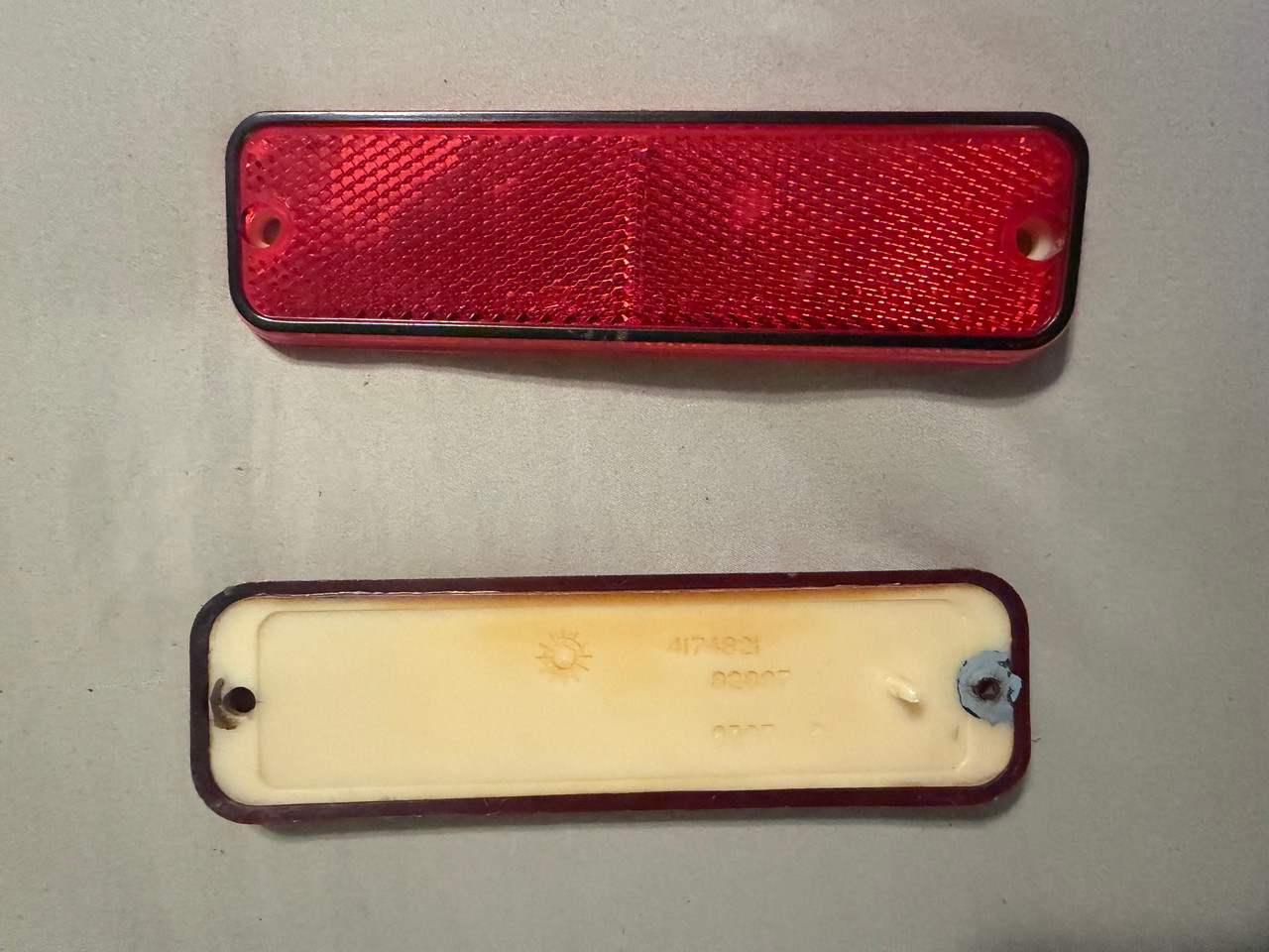 Side marker reflector