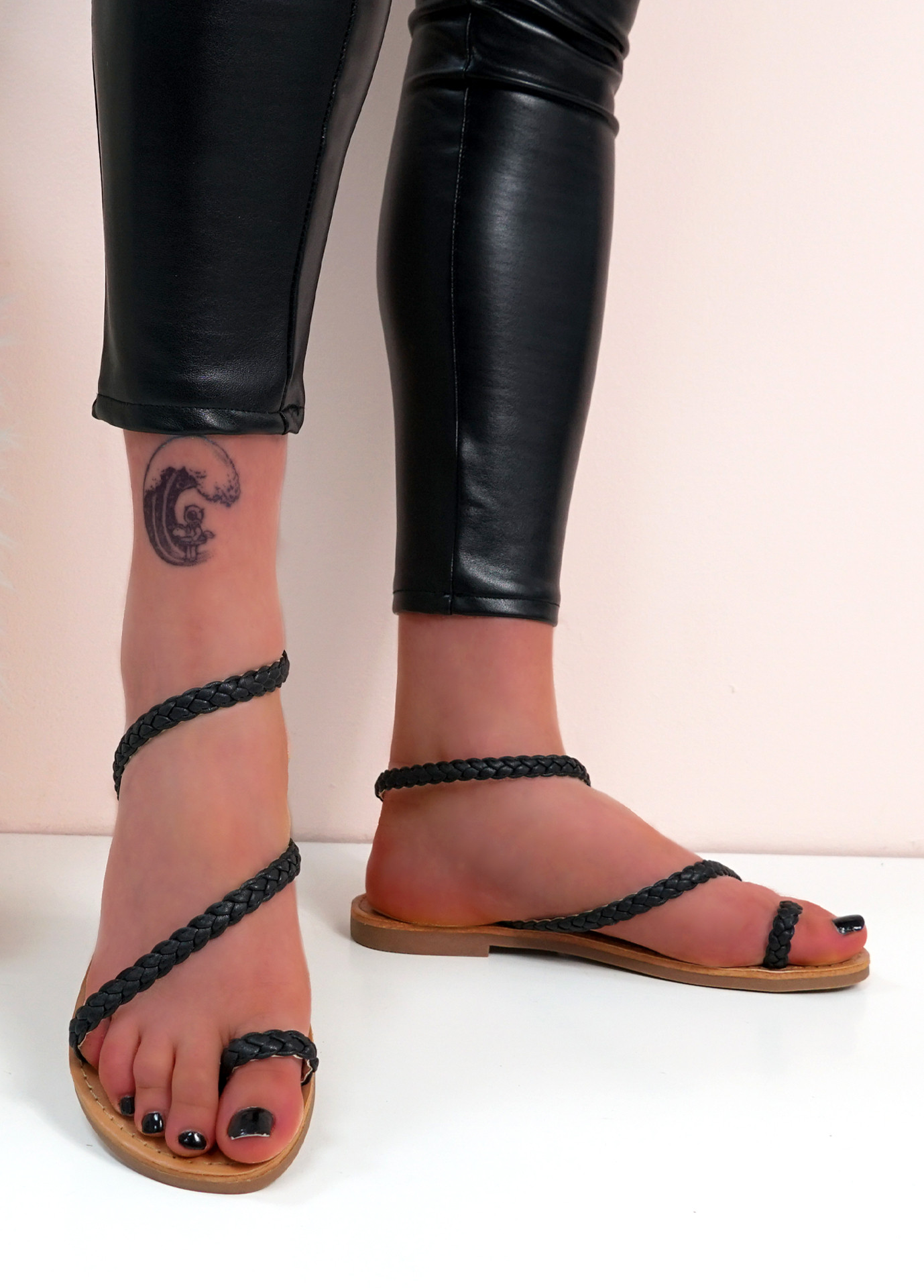 Jera Black Flat Sandals