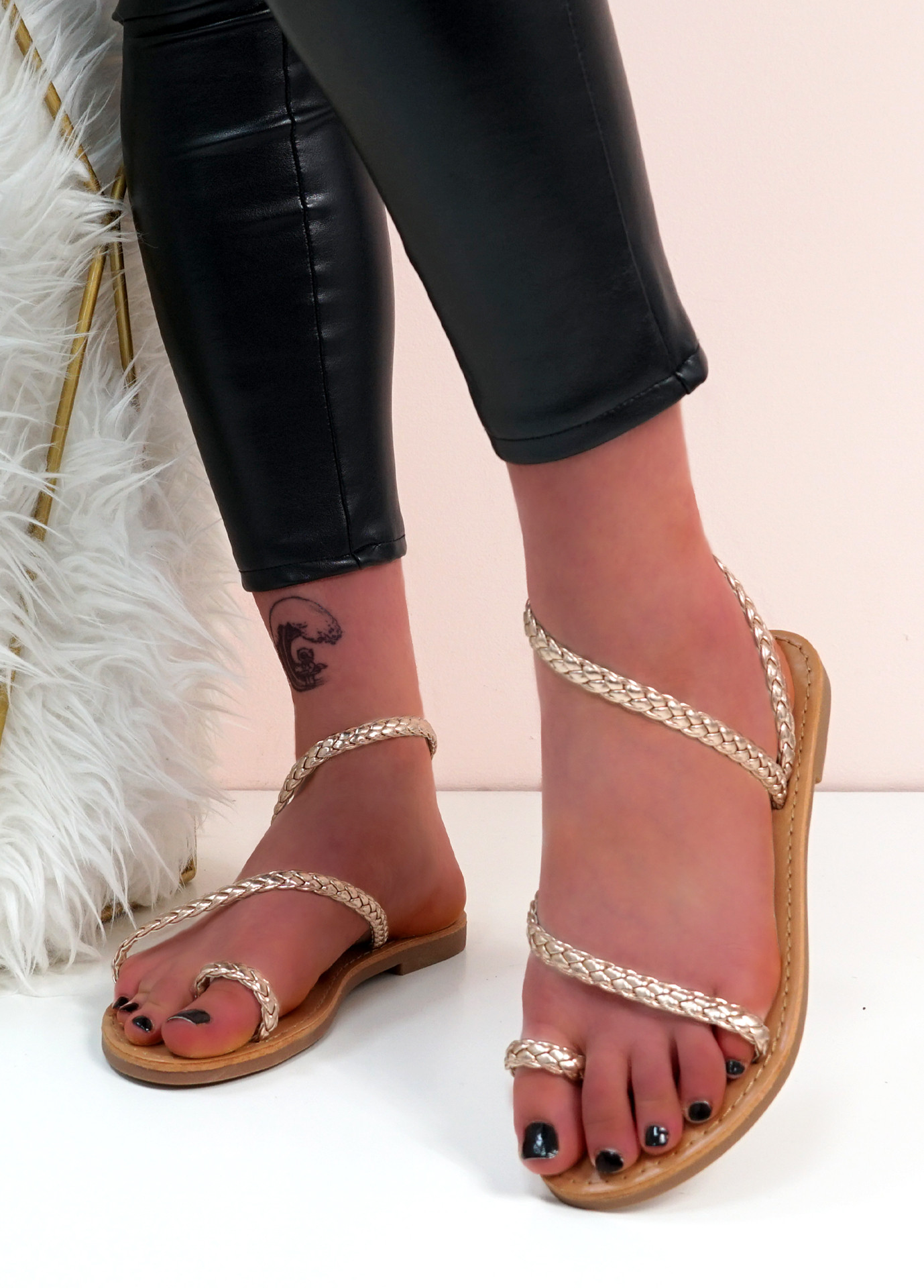 Elegant Jewel Flat Sandals in Pink Yellow Women Summer Crystal Flower T-  Straps Sandals traf Designer Runway Flats Beach Shoes - AliExpress