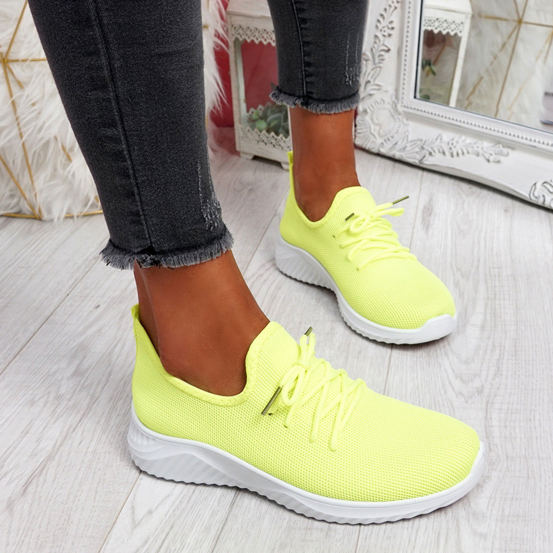Loky Fluorescent Running Trainers