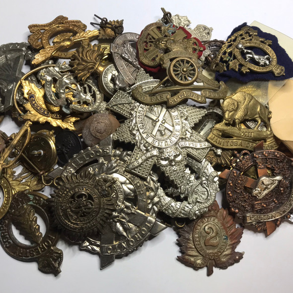 Canada/ Great Britain: Lot of Mostly Cap Badges