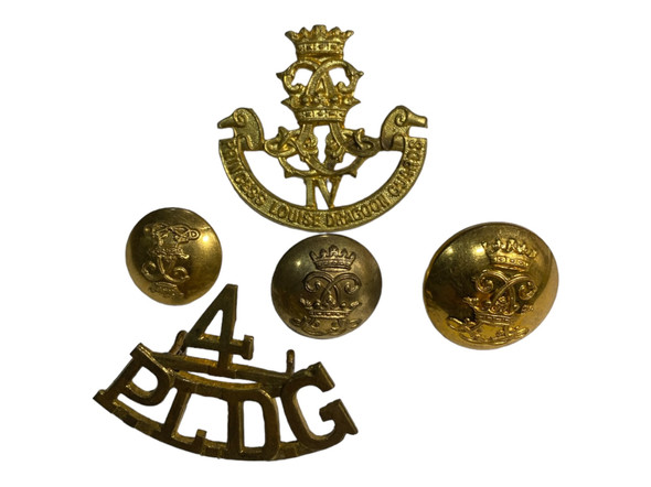 Canada: WWII IV Princess Louise Dragoon Guards Cap Badge & Buttons. Canada: WWII IV Princess Louise Dragoon Guards Cap Badge & Buttons.