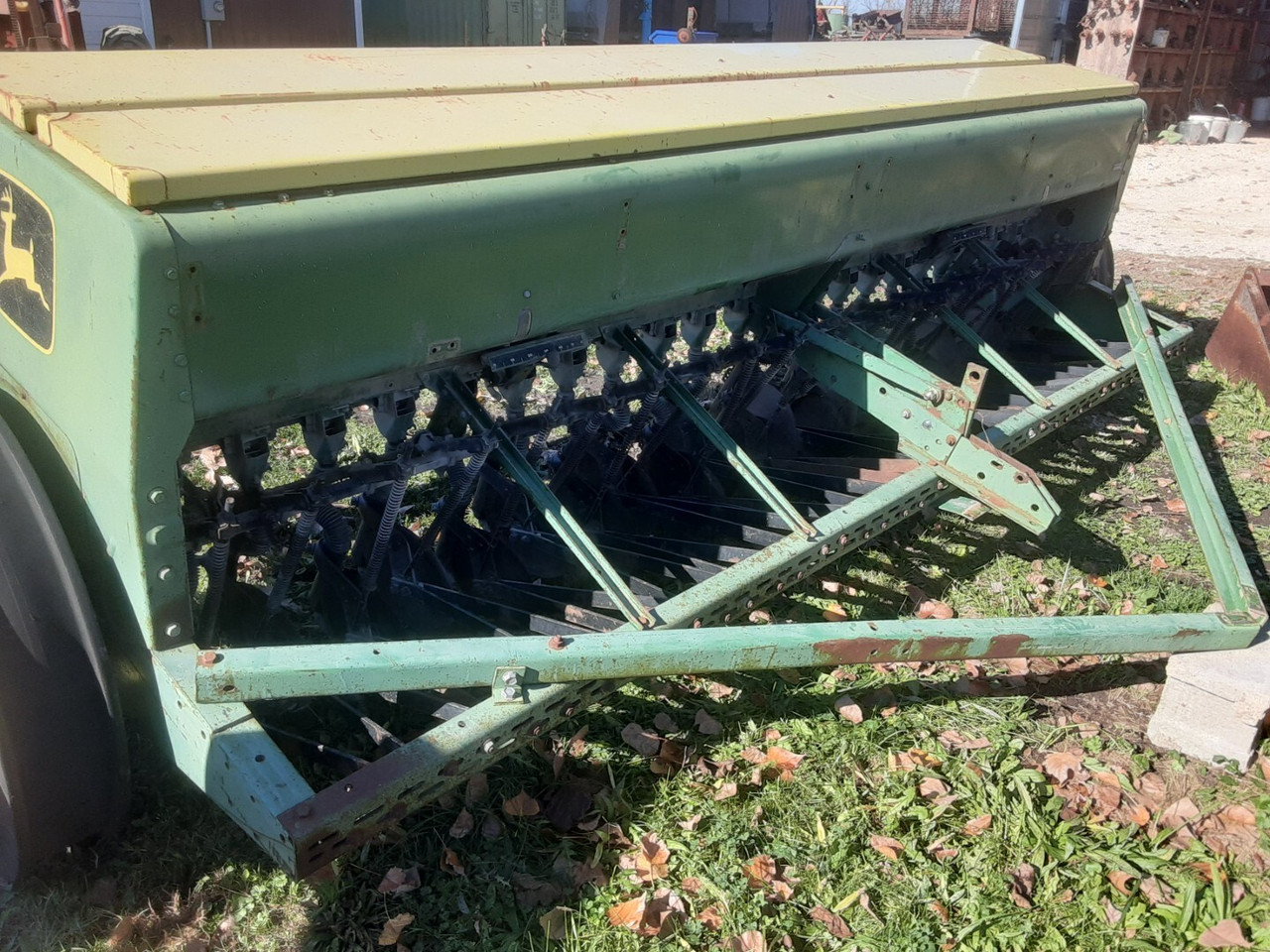 John Deere 8000 series grain drill