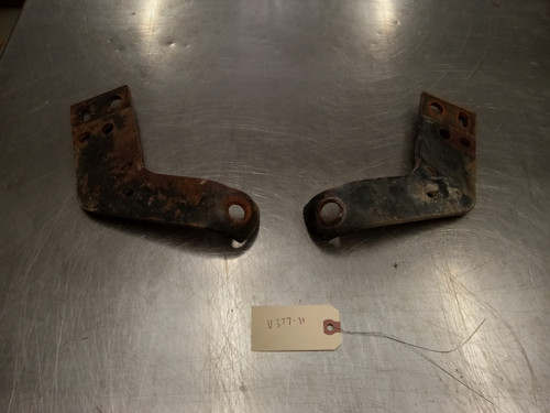 Used John Deere 8300 grain drill single disc left & right hand support N162620 & N162621 #36 Used John Deere 8300 grain drill single disc left & right hand support N162620 & N162621 #36