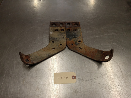 Used John Deere 8300 grain drill single disc left & right hand support N162620 & N162621 #37 Used John Deere 8300 grain drill single disc left & right hand support N162620 & N162621 #37